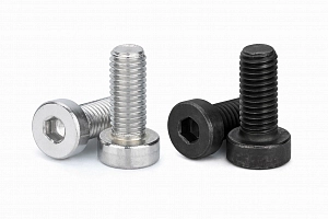 Винт с низкой головкой и внутренним шестигранником DIN 7984 кл.пр. 12.9